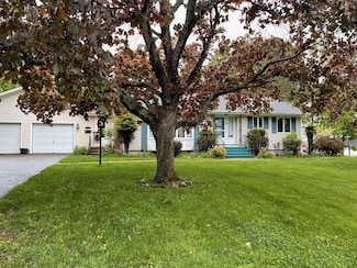 16 Steamboat St, Calais, ME 04619