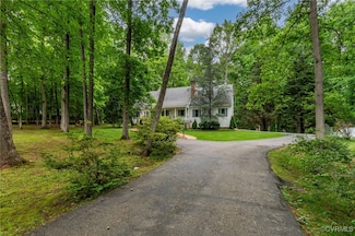 9865 Knobs Hill Ln, Amelia Court House, VA 23002