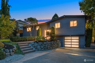 535 16th Ave W, Kirkland, WA 98033
