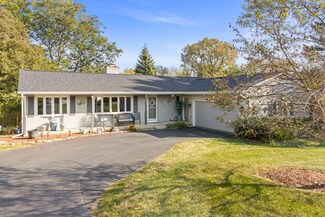 1302 Surrey Ct, Algonquin, IL 60102