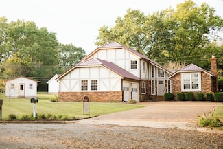 806 Sharon Cir, Lawrenceburg, TN 38464