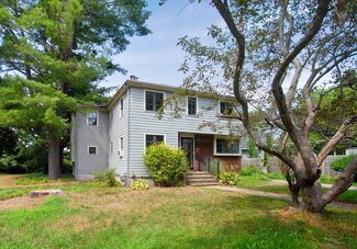 16 Dover St, Concord, MA 01742