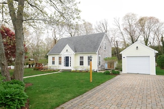 194 Old Colony Rd, Hyannis, MA 02601