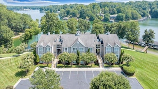 305 S Pointe Shore Dr, Moneta, VA 24121