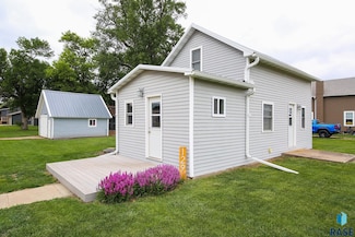 129 S Main Ave, Colman, SD 57017
