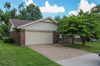 1205 S 13th St, Rogers, AR 72758