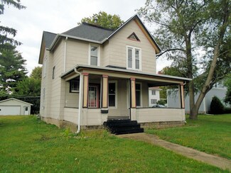 610 N 1st St, Ashton, IL 61006