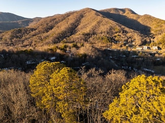 4 Old # 4 Rd, Cherokee (Jackson Co.), NC 28719