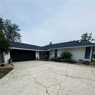 109 W 3rd St, Stanberry, MO 64489