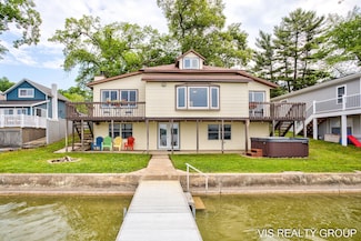 978 E 88th St, Newaygo, MI 49337