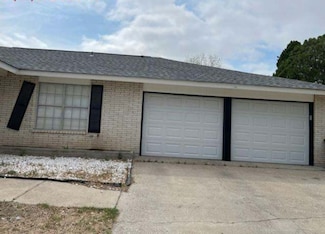 205 Meandering Way, Del Rio, TX 78840