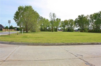 102 Landmark Dr, Yukon, OK 73099