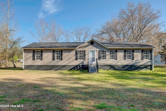 2827 New Rd, Burgaw, NC 28425