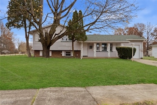 227 Greeley Ln, Youngstown, OH 44505