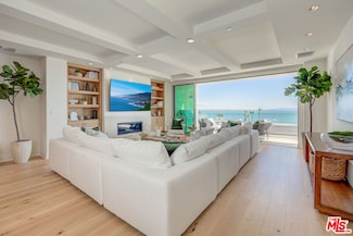 17325 Castellammare Dr Unit 405, Pacific Palisades, CA 90272