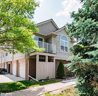 43433 Claremont Dr E, Clinton Township, MI 48038