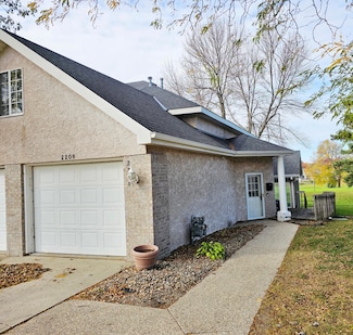 2208 10th Ave SE Unit 12, Willmar, MN 56201