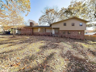 1818 Hermitage Dr, Florence, AL 35630