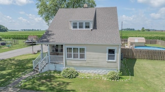 301 N Gretchen St, Walton, IN 46994