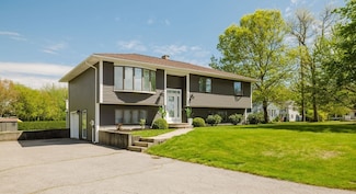120 Trolley Car Dr, Somerset, MA 02726