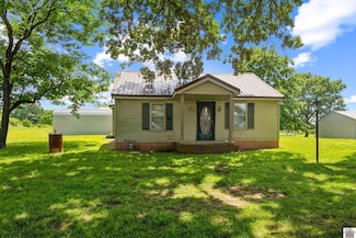1378 Jefferson St, Cadiz, KY 42211
