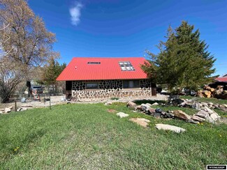 52 Middle Fork Ln, Lander, WY 82520