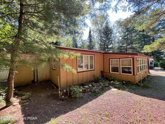110 Club House Cir, Pocono Pines, PA 18350