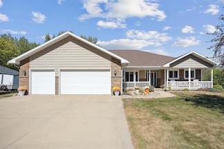 507 Cedar Dr, Fairbank, IA 50629