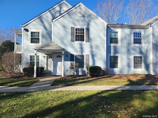 334 Artist Lake Dr, Middle Island, NY 11953