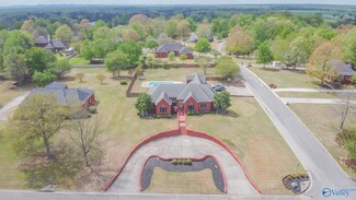 303 Wayward Ave NW, Hartselle, AL 35640