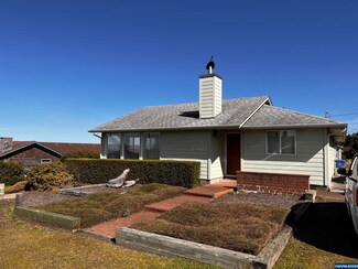 1902 NW Cruiser St, Waldport, OR 97394