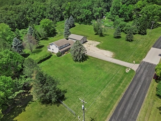 N6249 Paradise Dr, Burlington, WI 53105
