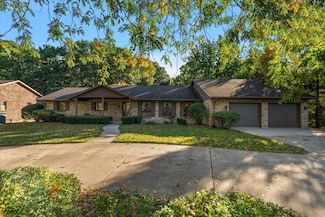 2699 Oakbrook Dr, Saint Joseph, MI 49085