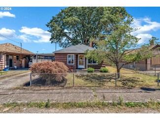 242 NW Wade St, Estacada, OR 97023