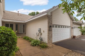 3424 Eagan Oaks Ct, Saint Paul, MN 55123