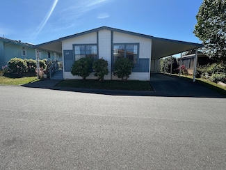 185 Empire Dr, Fortuna, CA 95540