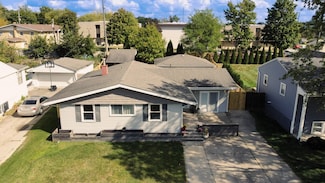 114 S Chase Dr, Crown Point, IN 46307