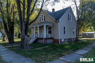 323 N Pine St, Nokomis, IL 62075