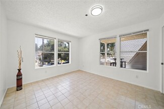 302 E Chestnut Ave Unit 215, Santa Ana, CA 92701