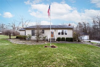 405 Secrist Ln, Girard, OH 44420