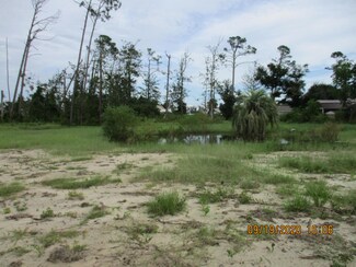 2341 Pretty Bayou Dr, Panama City, FL 32405