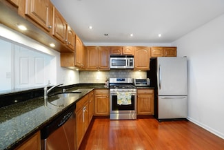 71 Cottonwood St, Jersey City, NJ 07305