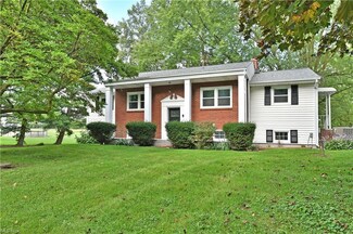 5480 Phillips Rice Rd, Cortland, OH 44410