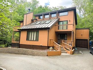 326 Somerset Dr, East Stroudsburg, PA 18301