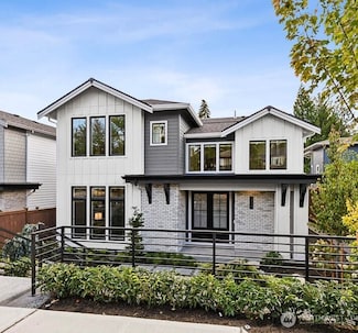 215 8th Ave W, Kirkland, WA 98033