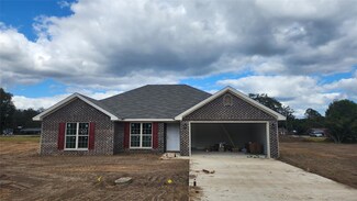 101 Meadow Walk Ct, Wetumpka, AL 36092