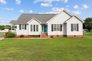 1402 Tucker Rd, Grimesland, NC 27837