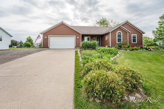 836 Eagle Ridge Dr, Coopersville, MI 49404