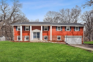 1718 W Maple Ln, Crete, IL 60417