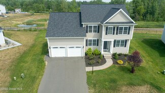 15 Reagan Ct, Watervliet, NY 12189